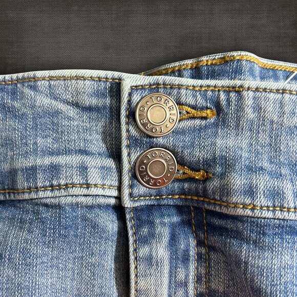 Torrid Size 22 R High Rise 90's Straight Leg Light Wash Jeans NWT - Picture 6 of 13